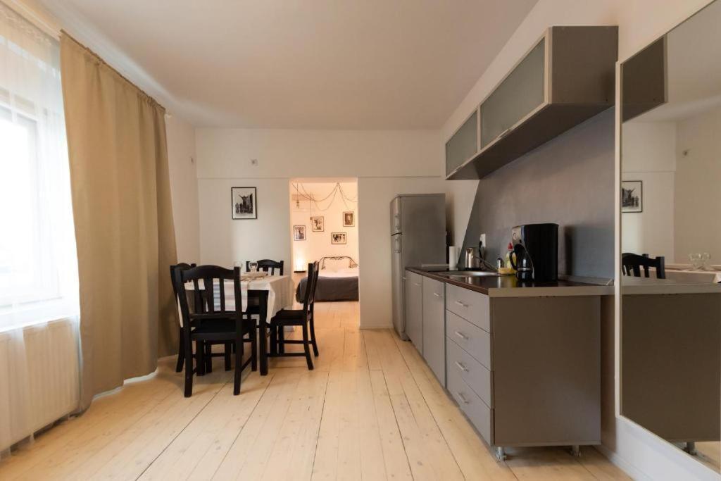 Color Apartments Old Town Center 布加勒斯特 外观 照片